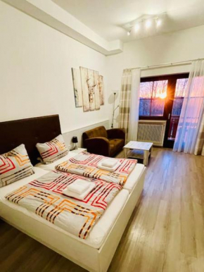FeWo 10 - Appartement im Rottalblick - Traumhaften Ausblick genießen mit Bademantelgang zur Therme, TV, Balkon und persönlichem Gästeempfang von Astarte Estate